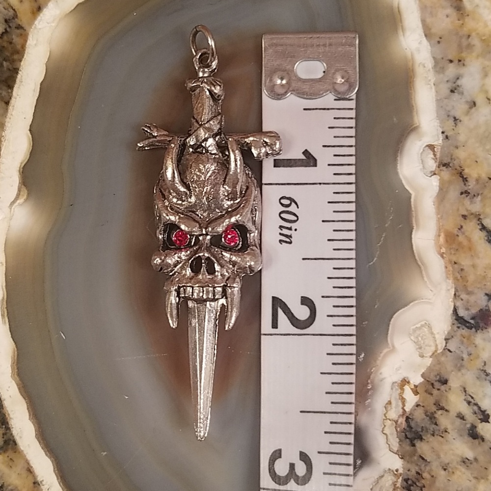Vintage Silver Sword & skull pendant unisex - Picture 5 of 8